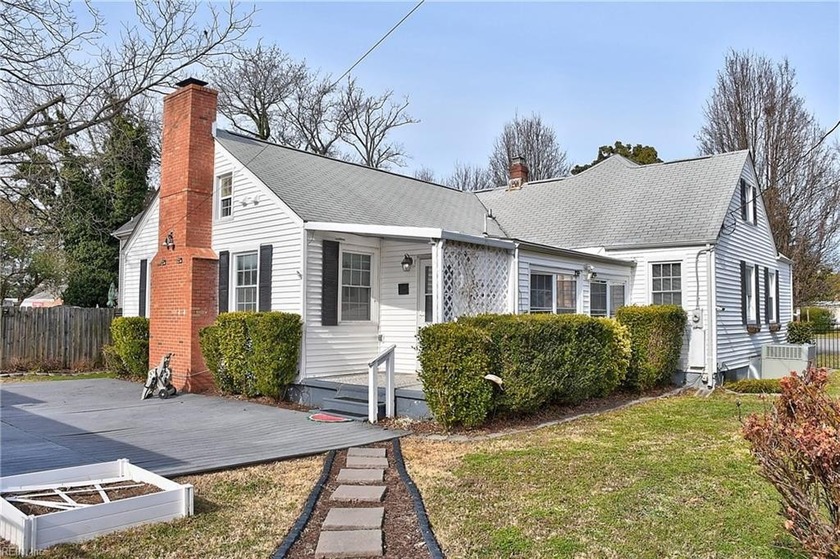 You'll be *c-h-a-r-m-e-d* the moment you drive up to this lovely - Beach Home for sale in Norfolk, Virginia on Beachhouse.com