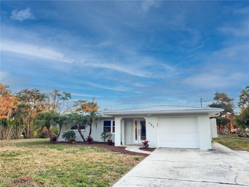 INVESTMENT OPPORTUNITY at Beautiful Palm Lake! This ground level - Beach Home for sale in Sanibel, Florida on Beachhouse.com