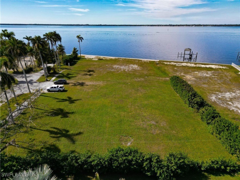 Magnificent estate size river front parcel in the historic - Beach Lot for sale in Fort Myers, Florida on Beachhouse.com