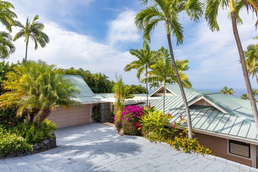 Located within the gated Keauhou Estates, this beautifully - Beach Home for sale in Kailua Kona, Hawaii on Beachhouse.com