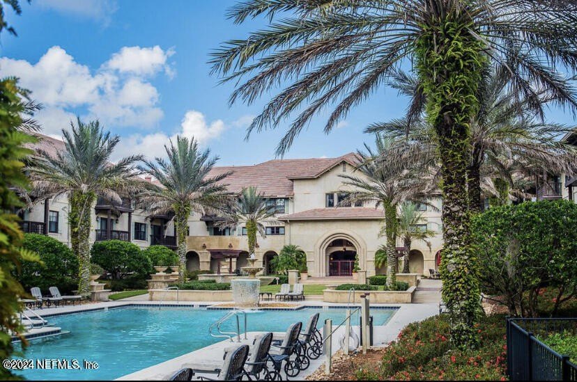 Snow bird or Investors Delight! Luxurious 2 bedroom condo with a - Beach Condo for sale in St Augustine, Florida on Beachhouse.com