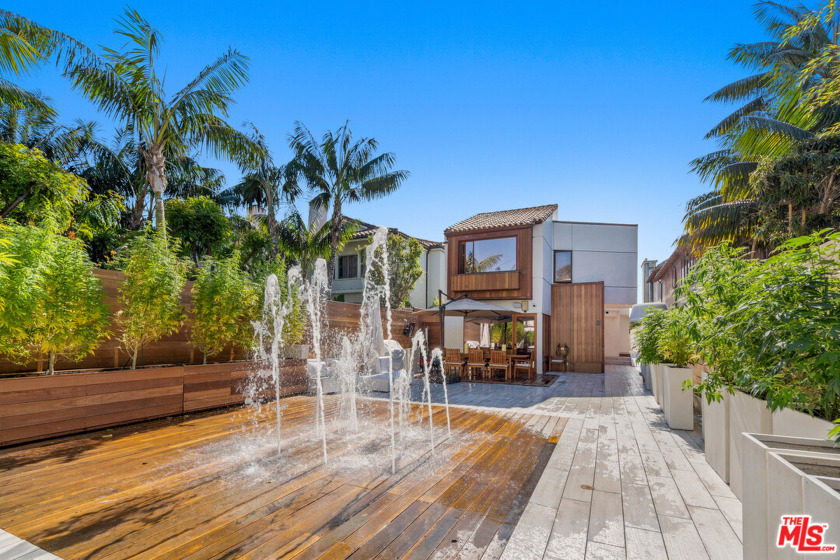 This luxury, self sustaining, solar powered beach home, sits on - Beach Home for sale in Malibu, California on Beachhouse.com