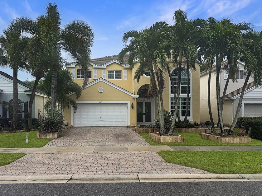 307 Berenger Walk offers a rare opportunity to renovate and - Beach Home for sale in Royal Palm Beach, Florida on Beachhouse.com
