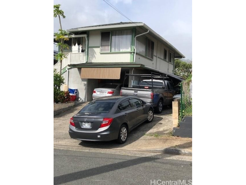 LOCATION! LOCATION!!!IN TOWN NEAR TO EVERYTHING, BUS LINES - Beach Home for sale in Honolulu, Hawaii on Beachhouse.com