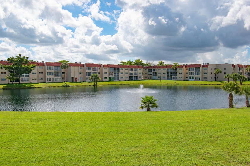 55+Community. Nicely updated, 2nd floor unit. 2Bed/2Bath. Enjoy - Beach Condo for sale in Sunrise, Florida on Beachhouse.com