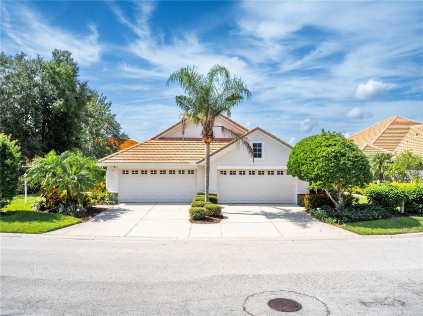 STUNNING HOME IN AMAZING LOCATION - WESTON IN LAKEWOOD RANCH - Beach Home for sale in Lakewood Ranch, Florida on Beachhouse.com