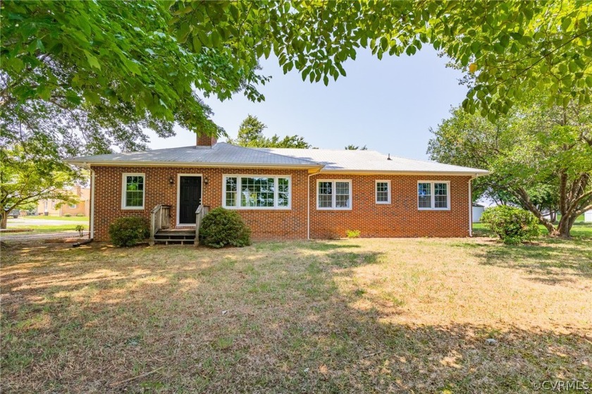 Charming and well-kept 1675 sqft brick rancher that features an - Beach Home for sale in Callao, Virginia on Beachhouse.com