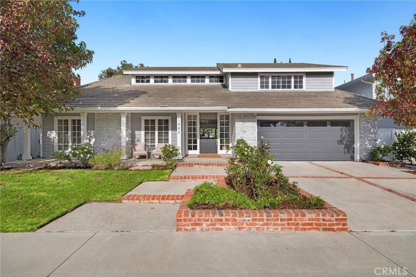 Discover a wonderful opportunity in the charming Harbor View - Beach Home for sale in Newport Beach, California on Beachhouse.com