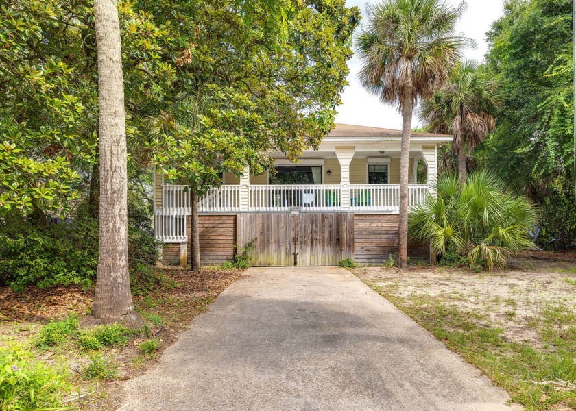 Welcome to 220 E Huron, a great house with a Deep water dock - Beach Home for sale in Folly Beach, South Carolina on Beachhouse.com