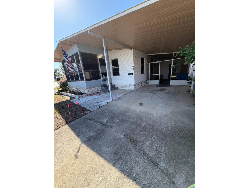 Here is a great 2-bed 2-bath double-wide. This lot is not in a - Beach Lot for sale in St. Petersburg, Florida on Beachhouse.com