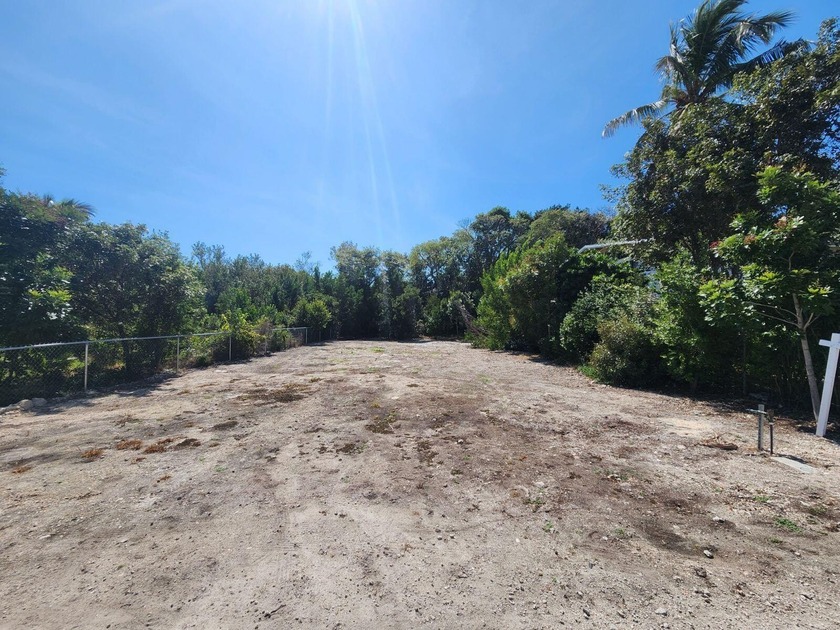 Looking to build in a prime location? This cleared Tier 3 lot - Beach Lot for sale in Key Largo, Florida on Beachhouse.com