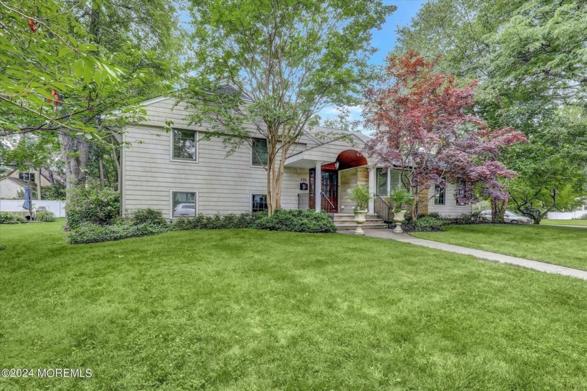 The jewel of West Allenhurst, this custom home exudes coastal - Beach Home for sale in Allenhurst, New Jersey on Beachhouse.com