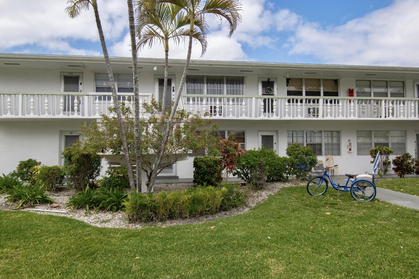 Enjoy comfortable living in this clean 1 bedroom 1 bath - Beach Condo for sale in West Palm Beach, Florida on Beachhouse.com