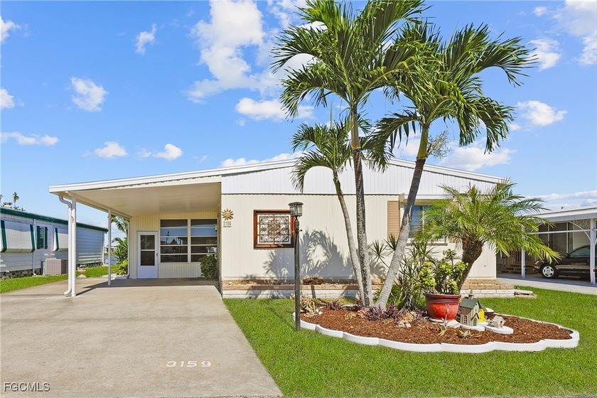 A BEAUTIFUL LAKE FRONT 2-BED, 2-BATH HOME IN 55+ LAKE ARROWHEAD - Beach Home for sale in North Fort Myers, Florida on Beachhouse.com
