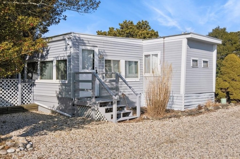 Welcome to 3 Park Ave. in the heart of Amagansett, NY, a private - Beach Condo for sale in Amagansett, New York on Beachhouse.com