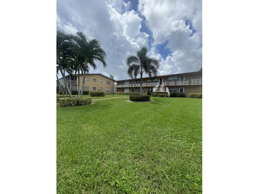 VERY NICE AND WELL MAINTAINED 2ND FLOOR 2/1.5 WITH NEWER CENTRAL - Beach Condo for sale in West Palm Beach, Florida on Beachhouse.com