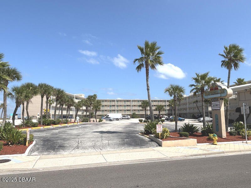 Stay and play or rent by the day from this charming beachside - Beach Condo for sale in Daytona Beach, Florida on Beachhouse.com