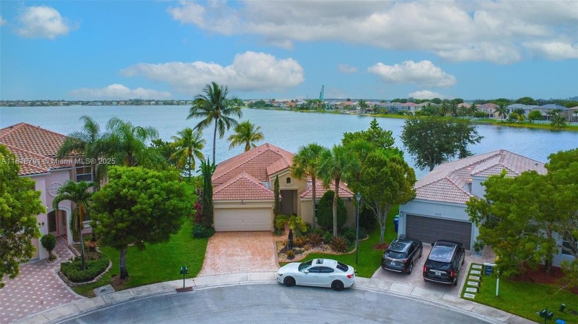 Breathtaking panoramic waterviews Located at the end of a quiet - Beach Home for sale in Miramar, Florida on Beachhouse.com