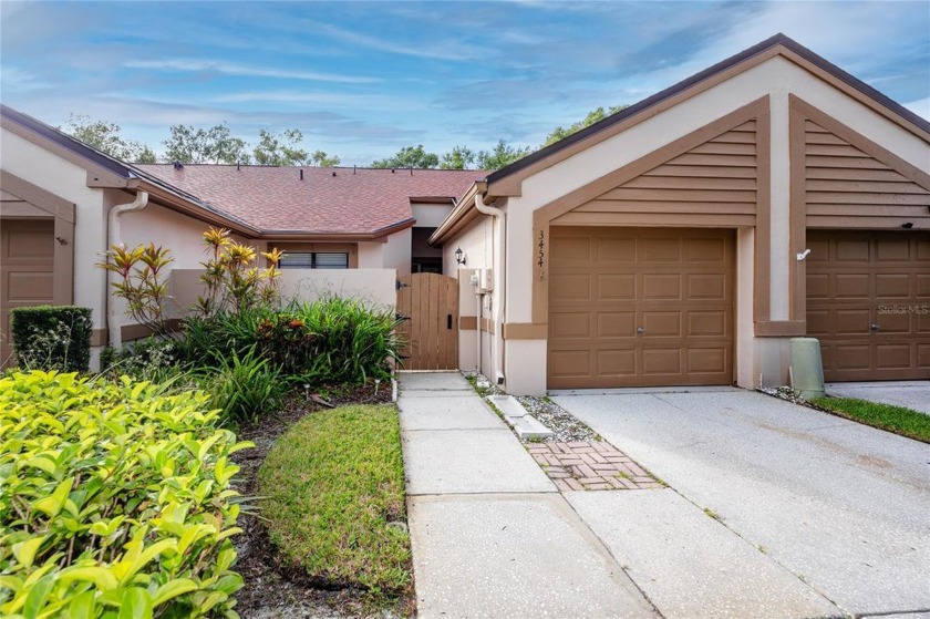 Welcome to carefree living in this charming 2-bedroom, 2-bath - Beach Home for sale in Palm Harbor, Florida on Beachhouse.com