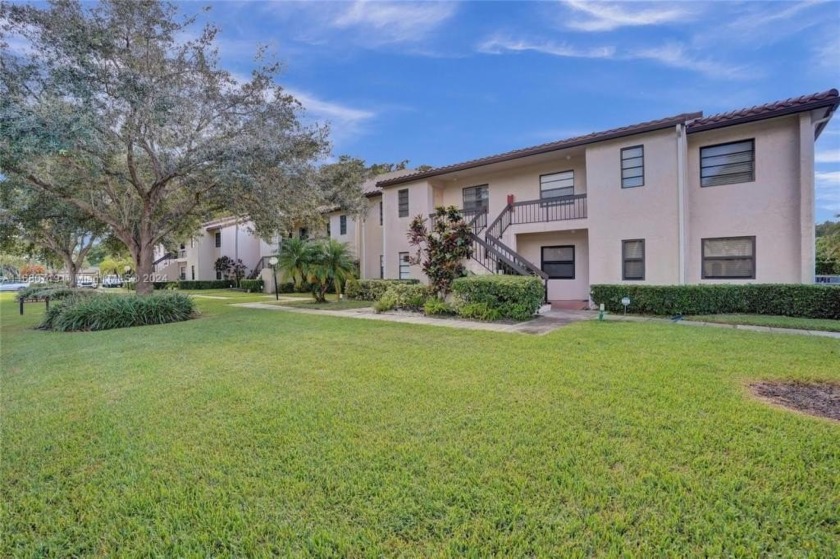 Enjoy lush Preserve views! The owners suite boasts 3 closets & 2 - Beach Condo for sale in Boca Raton, Florida on Beachhouse.com