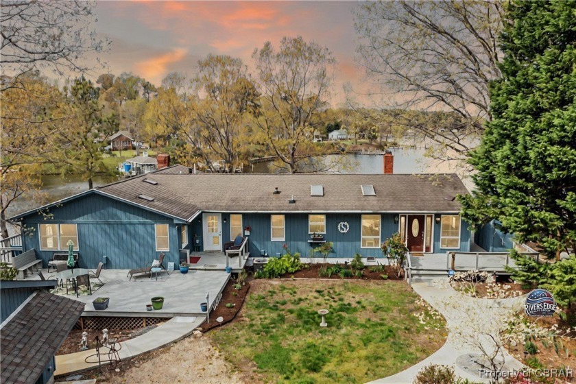 Spacious Waterfront home offering 5 bathrooms, 2 official - Beach Home for sale in Reedville, Virginia on Beachhouse.com