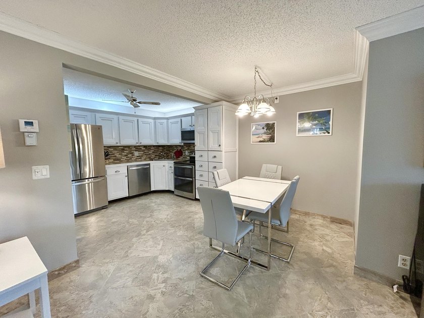 Beautiful 2 bedroom 2 bath condo located in the active 55+ - Beach Condo for sale in Greenacres, Florida on Beachhouse.com