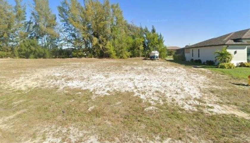 HERE IS YOUR CHANCE! One of the best lots with VERY FEW left in - Beach Lot for sale in Cape Coral, Florida on Beachhouse.com