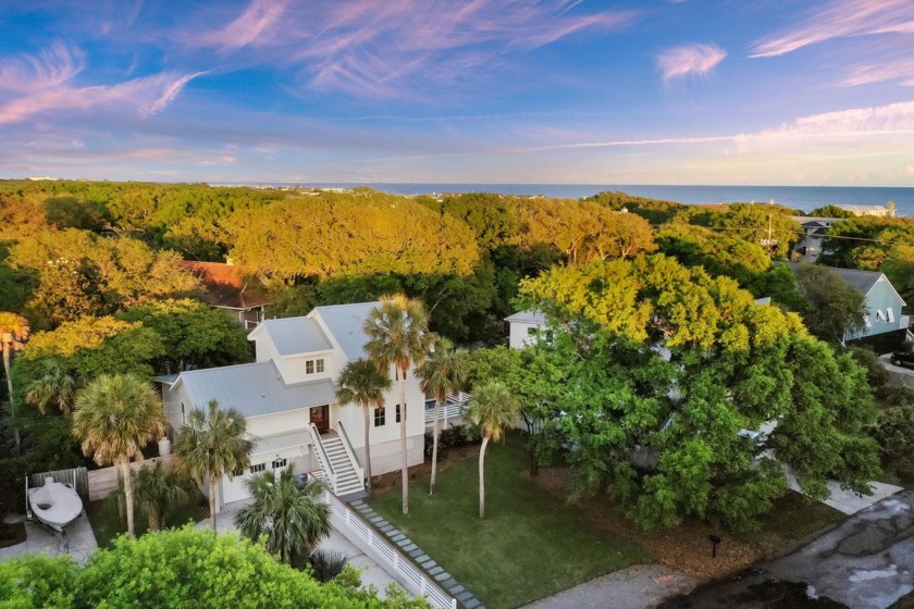 This completely renovated 4-bedroom, 3 1/2-bath home features an - Beach Home for sale in Isle of Palms, South Carolina on Beachhouse.com