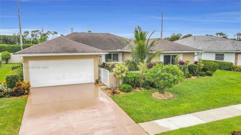 A lovely 3-bedroom, 2-bathroom home greets you with charming - Beach Home for sale in Boynton Beach, Florida on Beachhouse.com