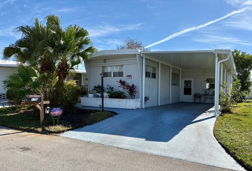 Welcome to 176 4th St. E in Nokomis, Florida, a lovely - Beach Home for sale in Nokomis, Florida on Beachhouse.com