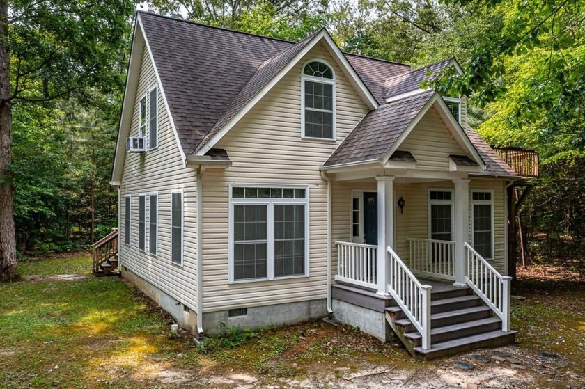 THIS HOME OFFERS COTTAGE LIVING AT ITS FINEST!! DOWNSTAIRS - Beach Home for sale in Lancaster, Virginia on Beachhouse.com