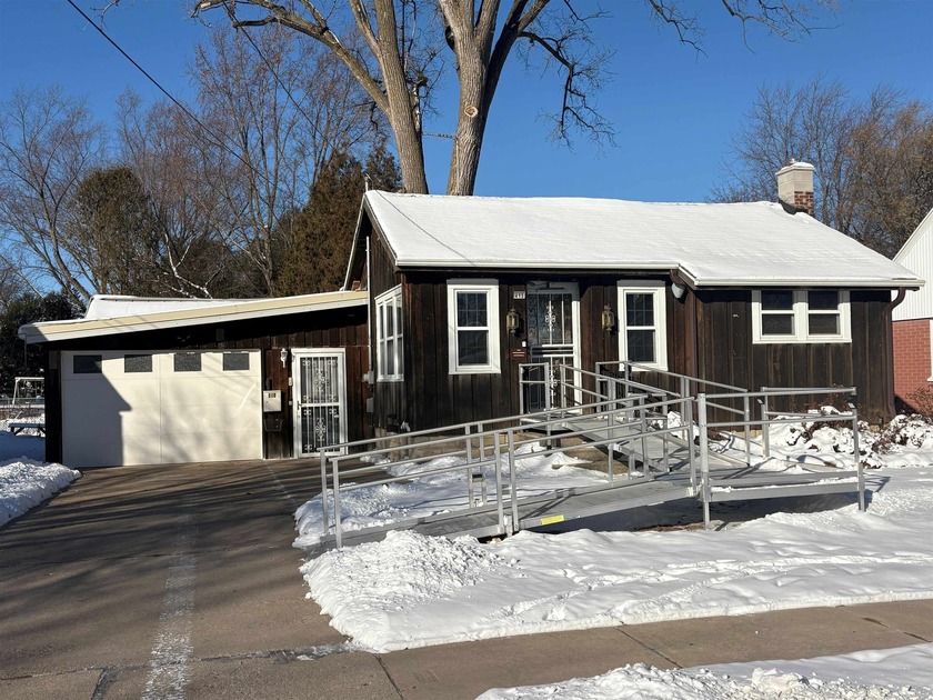 Wheelchair accessible home sold to settle estate. One large - Beach Home for sale in Green Bay, Wisconsin on Beachhouse.com