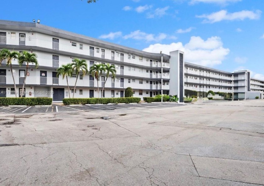 Great Opportunity at Royal Oaks Condo in North Miami Beach! - Beach Condo for sale in Miami, Florida on Beachhouse.com