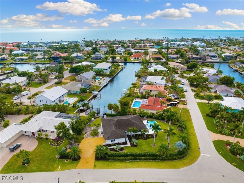 Welcome to 979 Whelk, a charming island retreat ideally situated - Beach Home for sale in Sanibel, Florida on Beachhouse.com