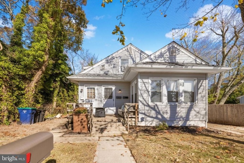 Welcome to this beautifully maintained duplex in the heart of - Beach Home for sale in Somers Point, New Jersey on Beachhouse.com