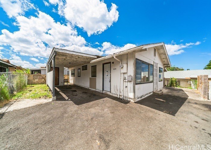 ALOHA! This 1987 built single-family residence sits on an - Beach Home for sale in Waianae, Hawaii on Beachhouse.com