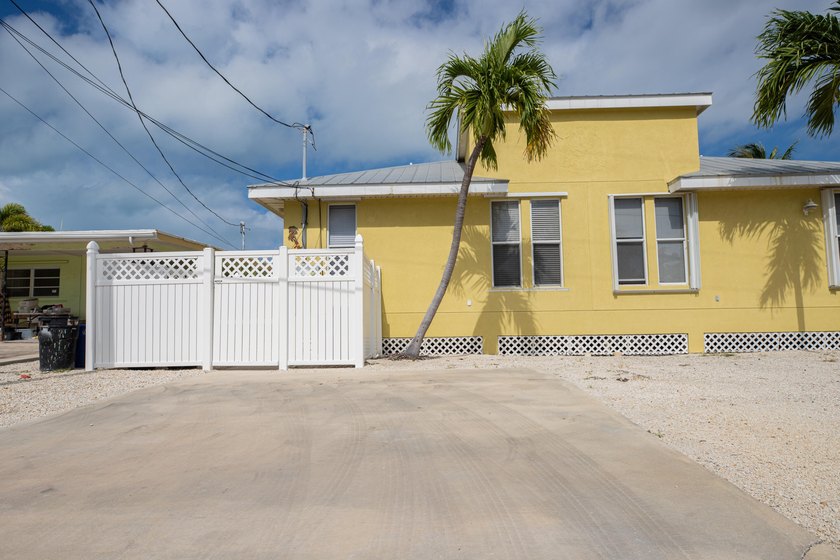 This charming 3-bedroom, 2-bath half-duplex has so much to - Beach Home for sale in Key Colony Beach, Florida on Beachhouse.com