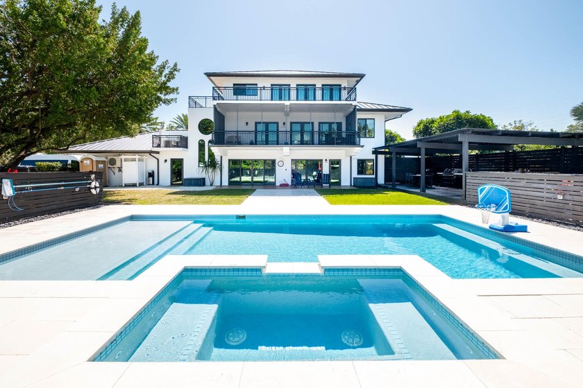 Beautifully remodeled 1998 concrete home is situated on a - Beach Home for sale in Key Largo, Florida on Beachhouse.com