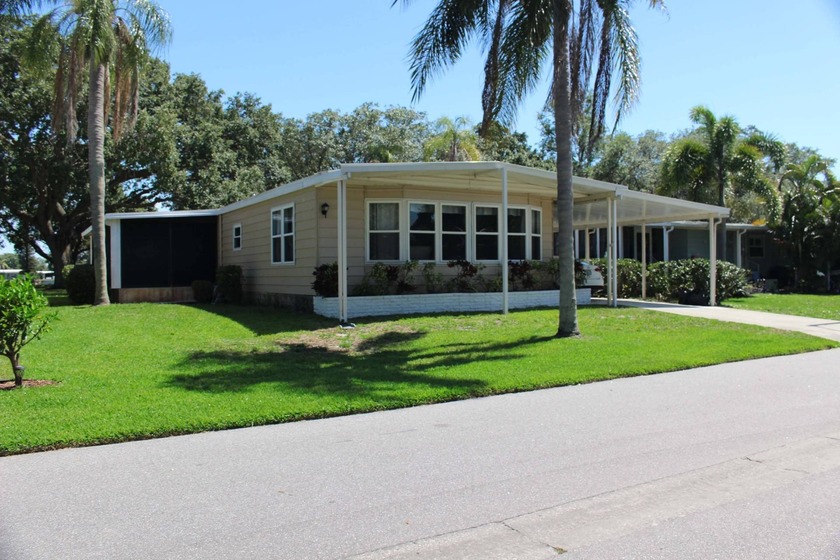 Large lake view 2-bedroom, 2-bath manufactured home with family - Beach Home for sale in Sarasota, Florida on Beachhouse.com
