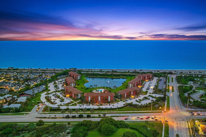 *** OCEAN VIEW & UPGRADED KITCHEN WITH WHITE QUARTZ AND WHITE - Beach Condo for sale in Jupiter, Florida on Beachhouse.com