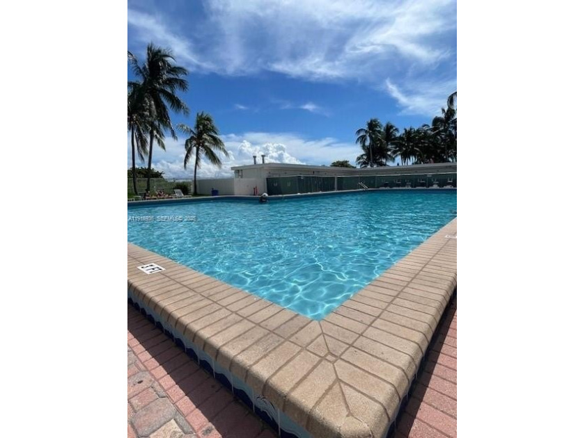 Experience the ultimate Miami Beach lifestyle in this - Beach Condo for sale in Miami Beach, Florida on Beachhouse.com