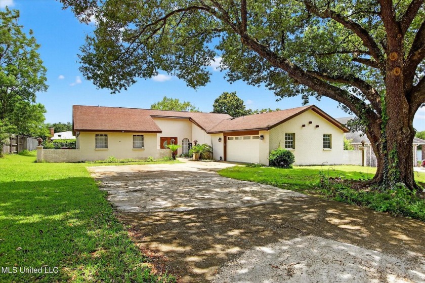 Welcome to 12384 Crestview Ct. in Lake Village Estates! This - Beach Home for sale in Gulfport, Mississippi on Beachhouse.com