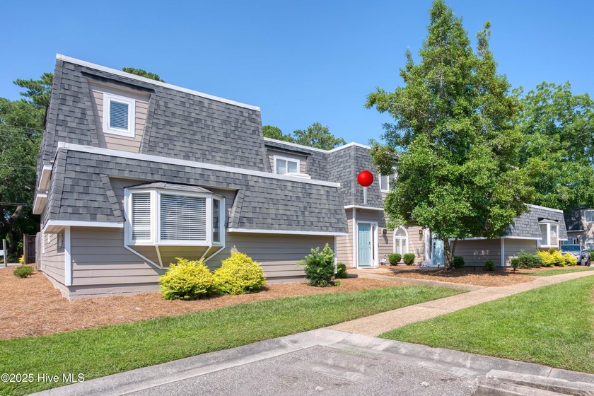 Beautifully updated and ideally located, this 3-bedroom, 3-bath - Beach Townhome/Townhouse for sale in Wilmington, North Carolina on Beachhouse.com