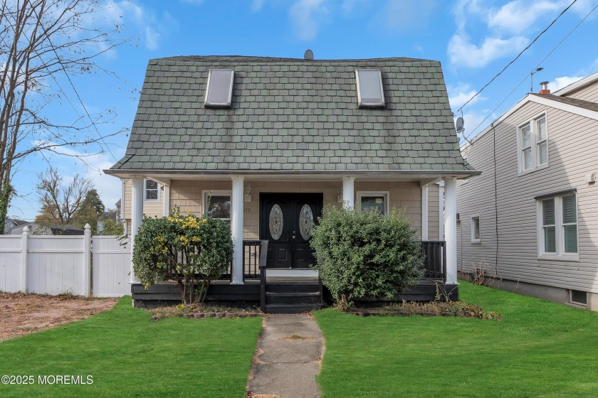 WOW!! Charming and Inviting! This renovated 2 family home - Beach Home for sale in Keansburg, New Jersey on Beachhouse.com