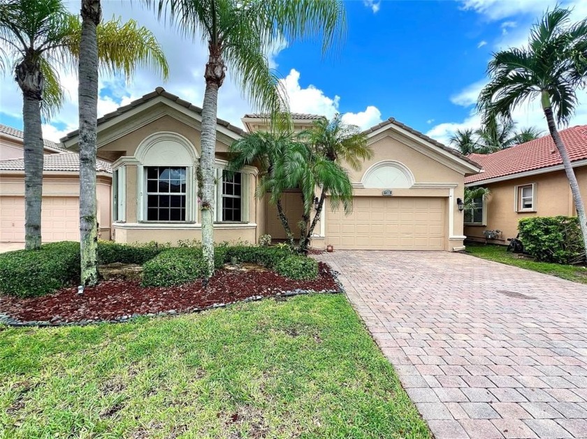 Elegant 3 bedrooms, 2.5 bathrooms home in the sought-after 55+ - Beach Home for sale in Boynton Beach, Florida on Beachhouse.com
