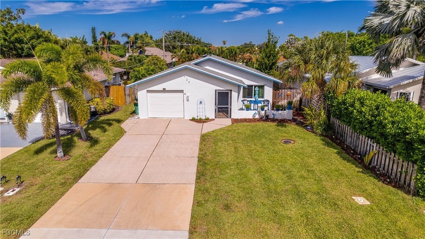 Welcome to this beautifully maintained 2-bedroom, 2-bath home in - Beach Home for sale in Naples, Florida on Beachhouse.com