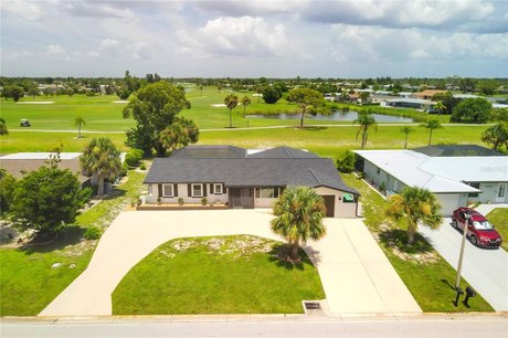 NEW ROOF, FULLY FURNISHED (if desired) & TURN KEY!!  Move-in - Beach Home for sale in Rotonda West, Florida on Beachhouse.com