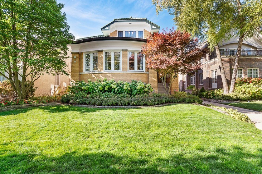 In the heart of Evanston's Ridge Historic District, this - Beach Home for sale in Evanston, Illinois on Beachhouse.com