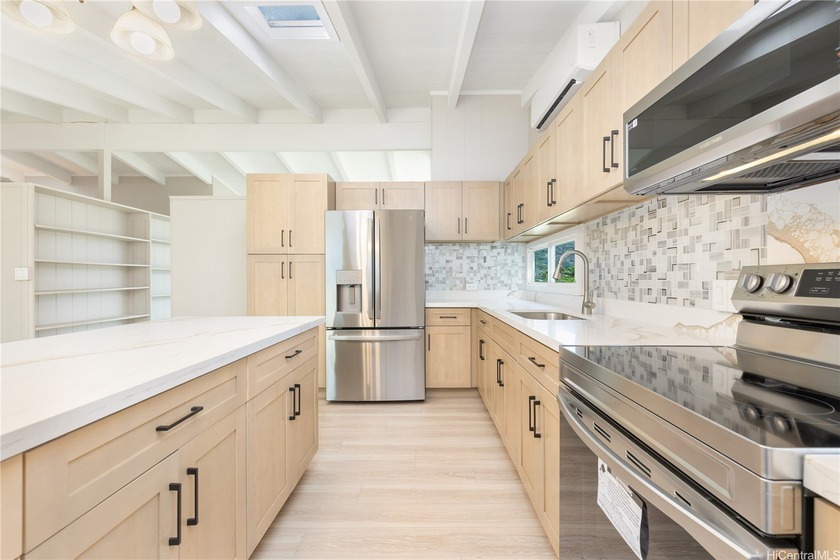 BACK ON THE MARKET!! Newly Remodeled 4-bedroom, 2-bath, all - Beach Home for sale in Honolulu, Hawaii on Beachhouse.com