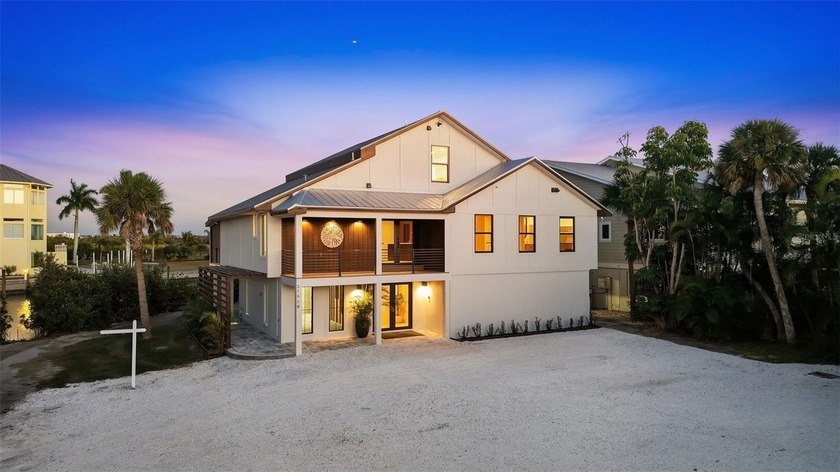 One or more photo(s) has been virtually staged. A rare - Beach Home for sale in Englewood, Florida on Beachhouse.com